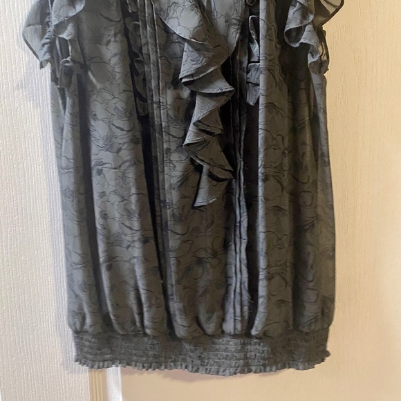 Express ruffled blouse - Picture 2 of 2